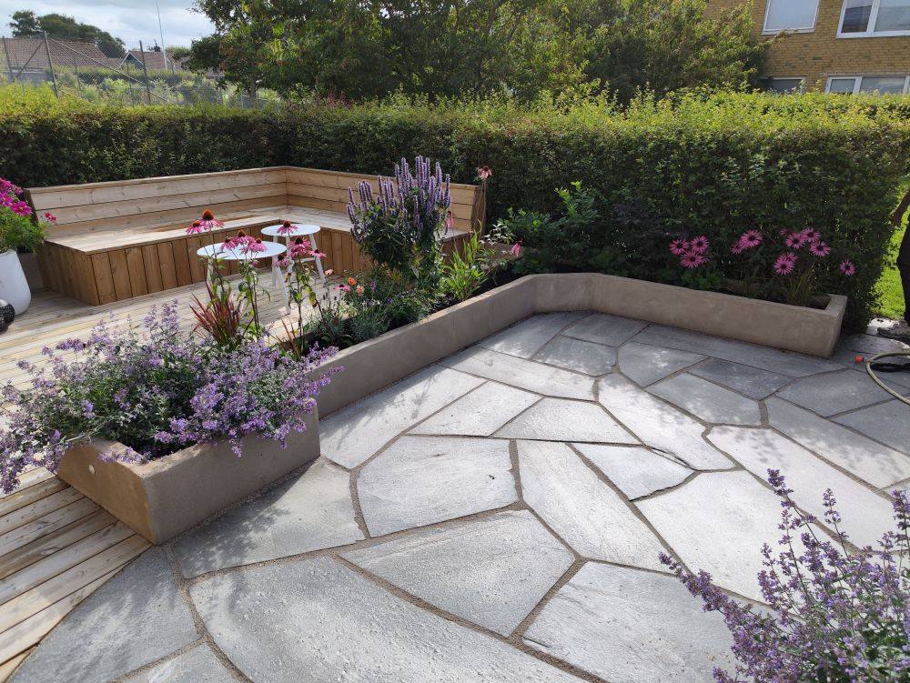 Trädgårdsanläggning och plattläggning – skapa en hållbar och vacker utemiljö